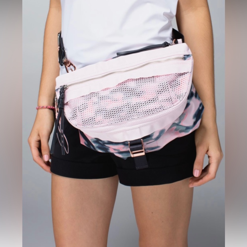 🦄 RARE HTF 🦄 Lululemon Go Lightly Bag Wamo Camo Barely Pink / Deep Coal